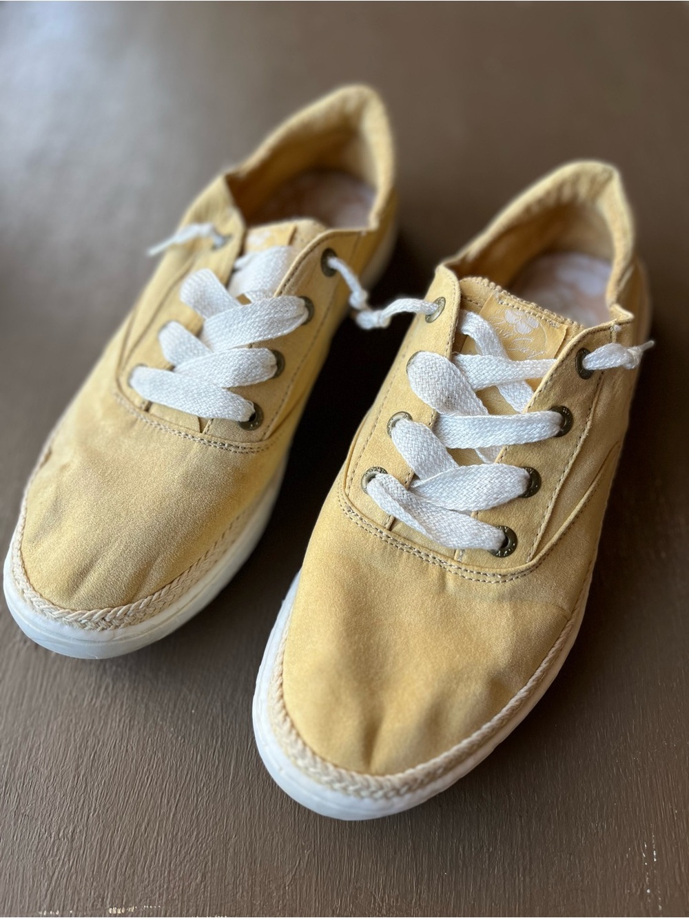 Roxy Bayshore Yellow Canvas Women's Slip ons with White Laces